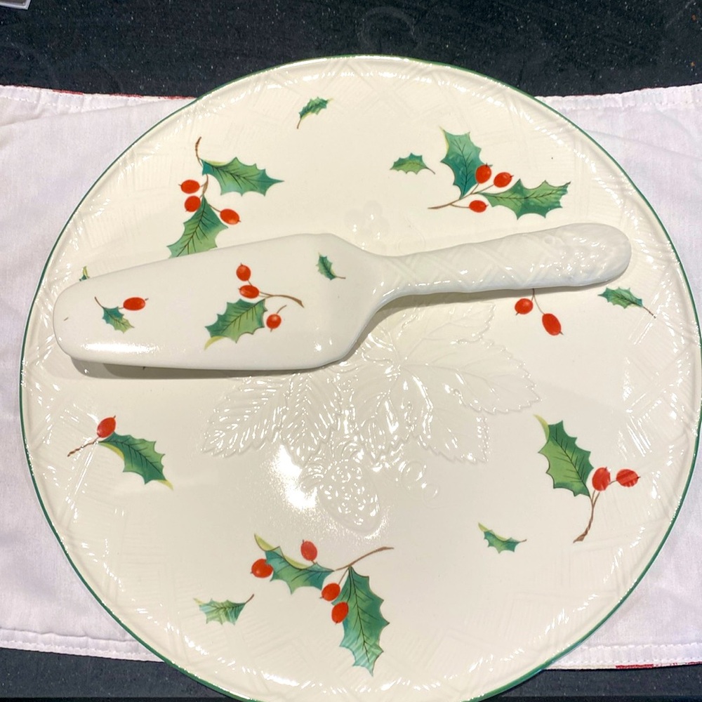 Mikasa English Countryside Seasons Holly Cake Platter Round with Server Retired